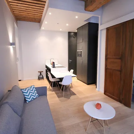 21royale Apartment