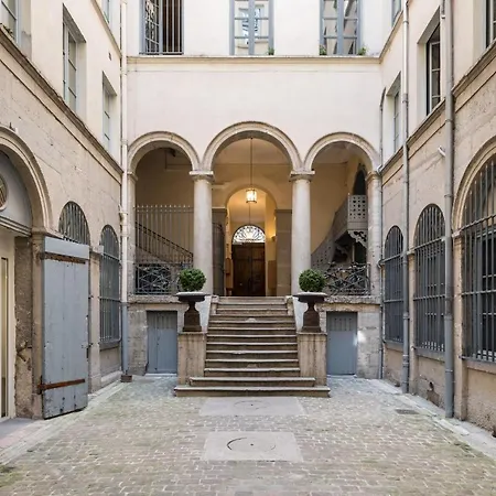 21royale Apartment